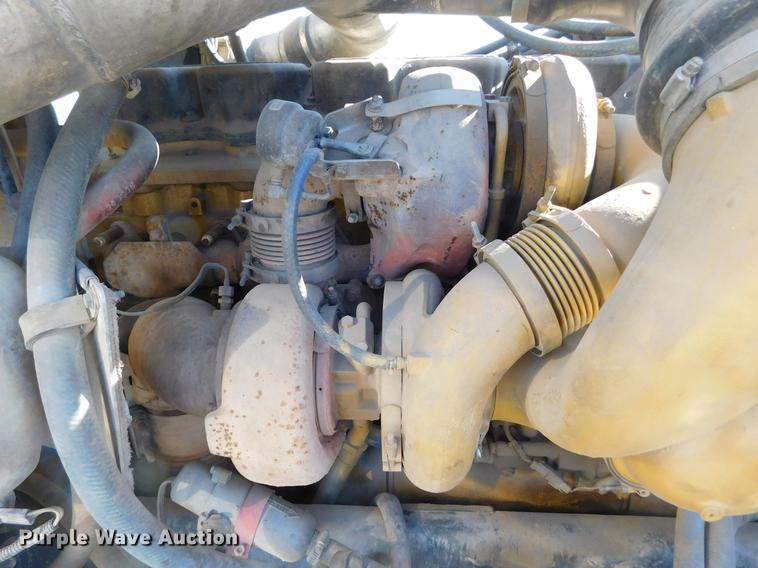 image for item DC8389 2004 Peterbilt 379 semi truck