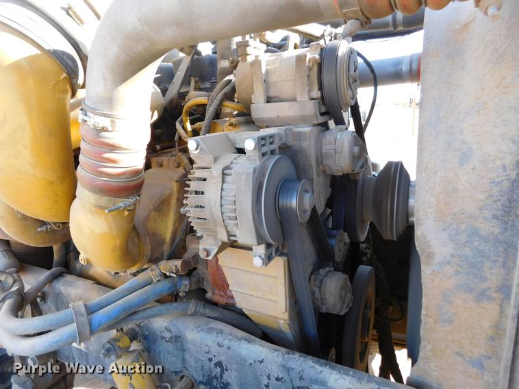 image for item DC8389 2004 Peterbilt 379 semi truck