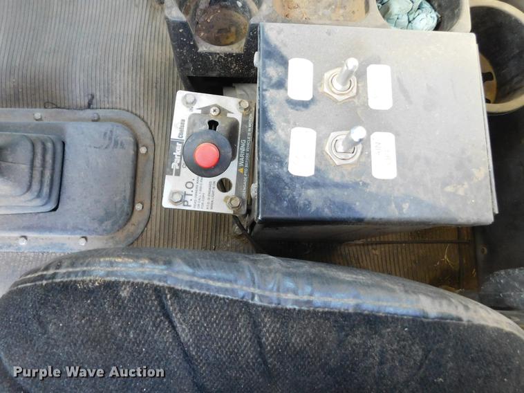 image for item DC8389 2004 Peterbilt 379 semi truck