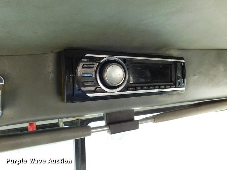 image for item DC8389 2004 Peterbilt 379 semi truck