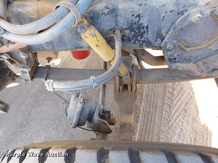 image for item DC8389 2004 Peterbilt 379 semi truck