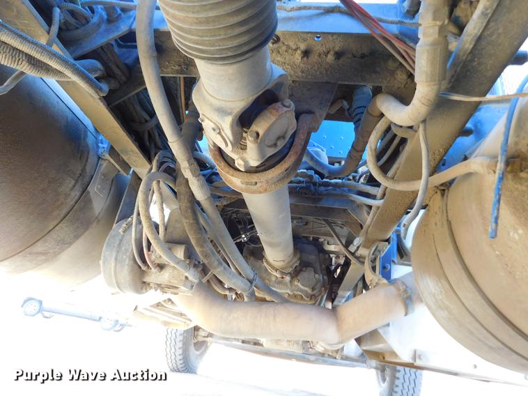 image for item DC8389 2004 Peterbilt 379 semi truck