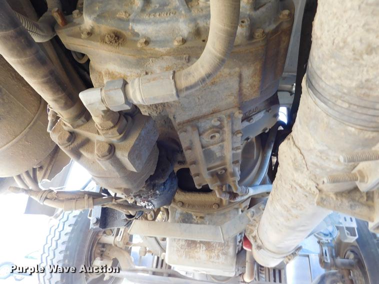 image for item DC8389 2004 Peterbilt 379 semi truck