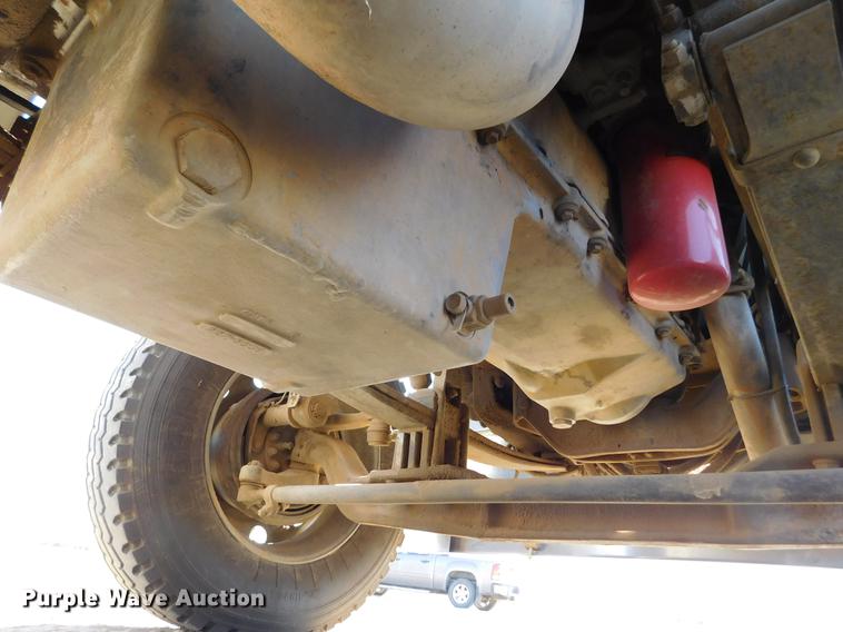 image for item DC8389 2004 Peterbilt 379 semi truck