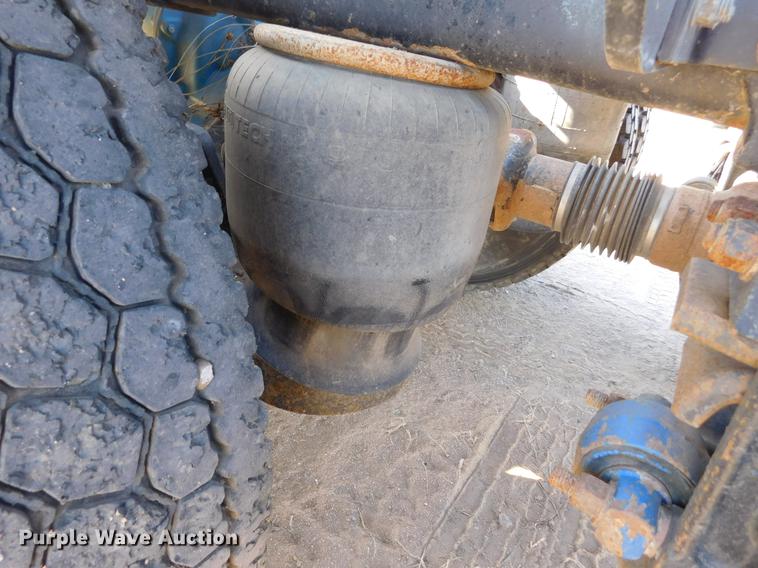 image for item DC8389 2004 Peterbilt 379 semi truck