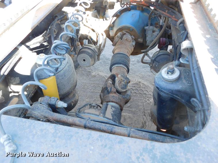 image for item DC8389 2004 Peterbilt 379 semi truck