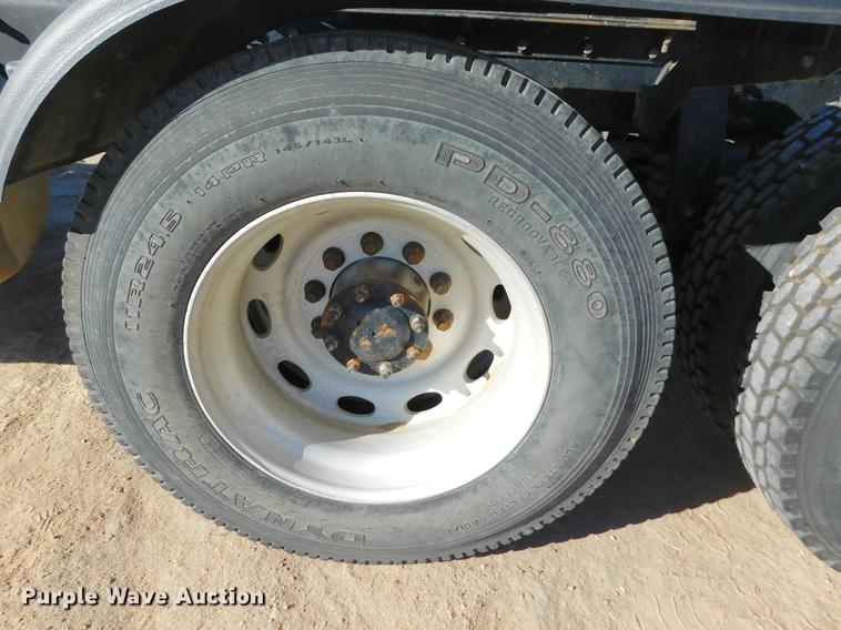 image for item DC8389 2004 Peterbilt 379 semi truck