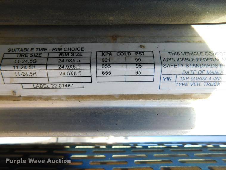 image for item DC8389 2004 Peterbilt 379 semi truck