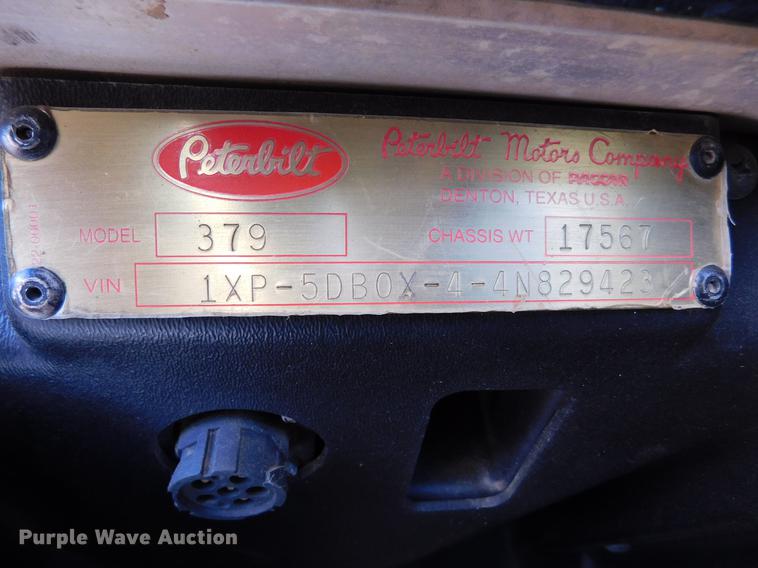 image for item DC8389 2004 Peterbilt 379 semi truck