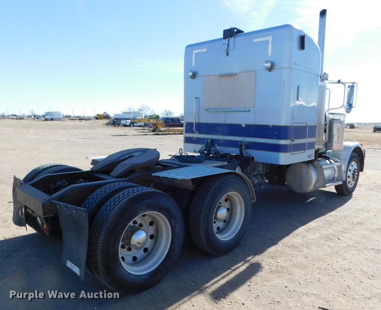image for item DC8390 2006 Peterbilt 378 semi truck