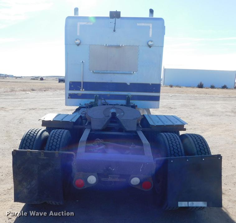 image for item DC8390 2006 Peterbilt 378 semi truck