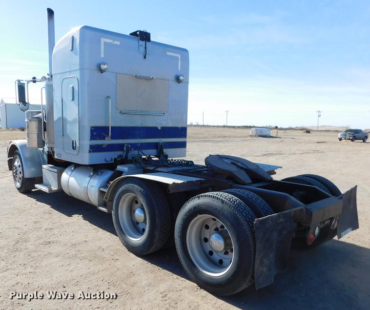 image for item DC8390 2006 Peterbilt 378 semi truck
