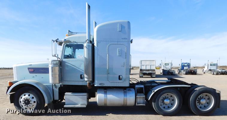 image for item DC8390 2006 Peterbilt 378 semi truck