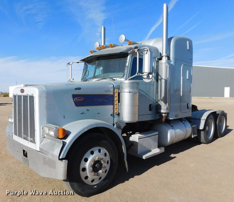 image for item DC8390 2006 Peterbilt 378 semi truck