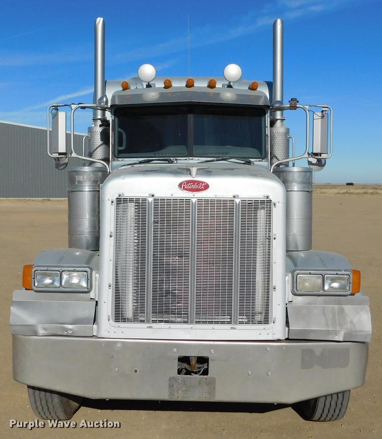 image for item DC8390 2006 Peterbilt 378 semi truck