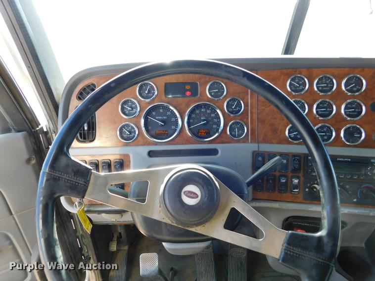 image for item DC8390 2006 Peterbilt 378 semi truck