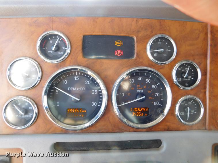image for item DC8390 2006 Peterbilt 378 semi truck