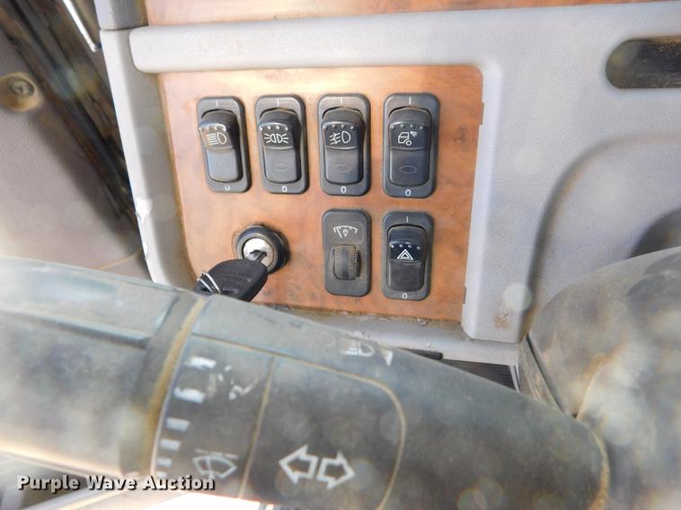 image for item DC8390 2006 Peterbilt 378 semi truck