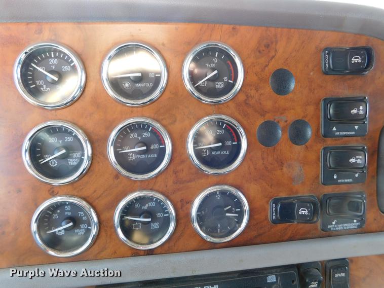 image for item DC8390 2006 Peterbilt 378 semi truck