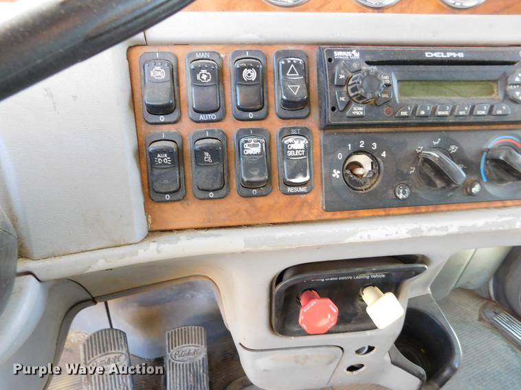 image for item DC8390 2006 Peterbilt 378 semi truck