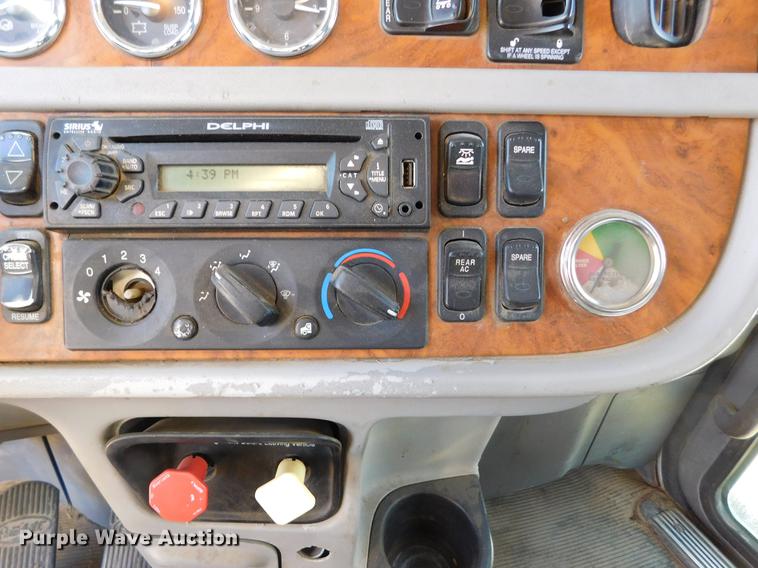 image for item DC8390 2006 Peterbilt 378 semi truck