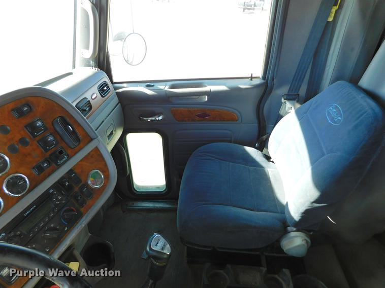 image for item DC8390 2006 Peterbilt 378 semi truck