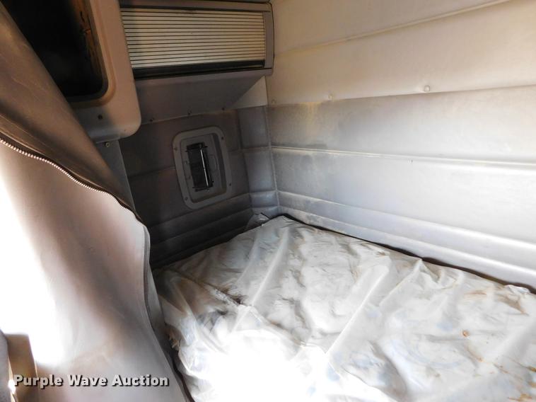 image for item DC8390 2006 Peterbilt 378 semi truck