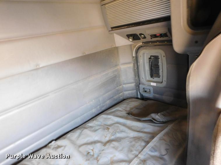 image for item DC8390 2006 Peterbilt 378 semi truck