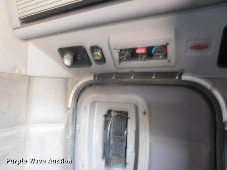 image for item DC8390 2006 Peterbilt 378 semi truck