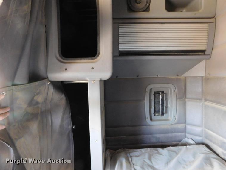 image for item DC8390 2006 Peterbilt 378 semi truck