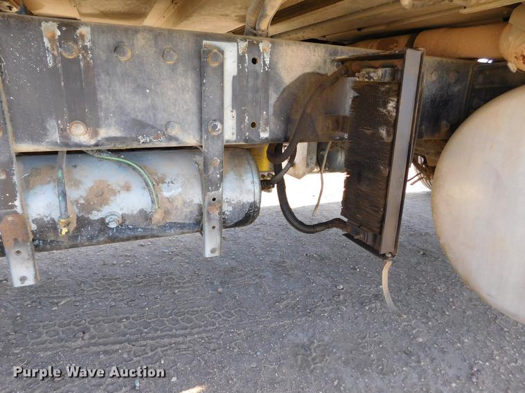 image for item DC8390 2006 Peterbilt 378 semi truck