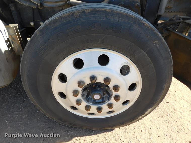 image for item DC8390 2006 Peterbilt 378 semi truck