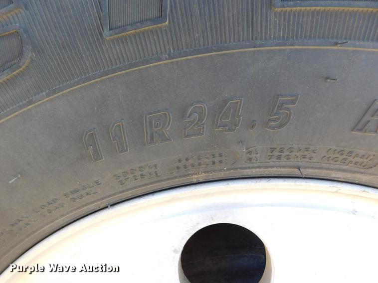 image for item DC8390 2006 Peterbilt 378 semi truck