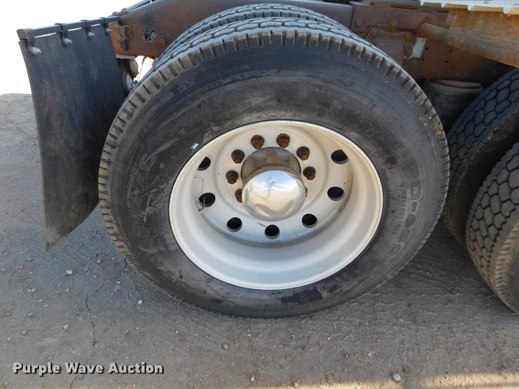 image for item DC8390 2006 Peterbilt 378 semi truck