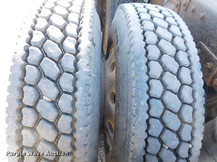 image for item DC8390 2006 Peterbilt 378 semi truck