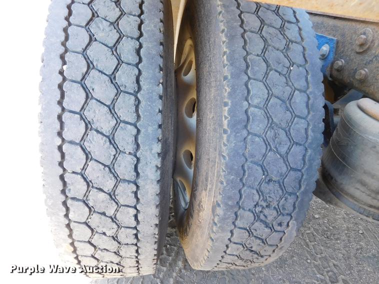 image for item DC8390 2006 Peterbilt 378 semi truck