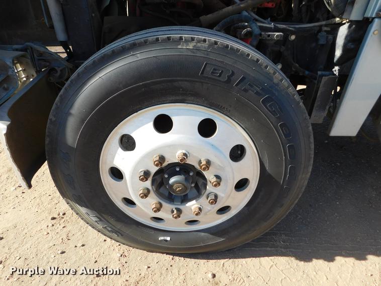 image for item DC8390 2006 Peterbilt 378 semi truck