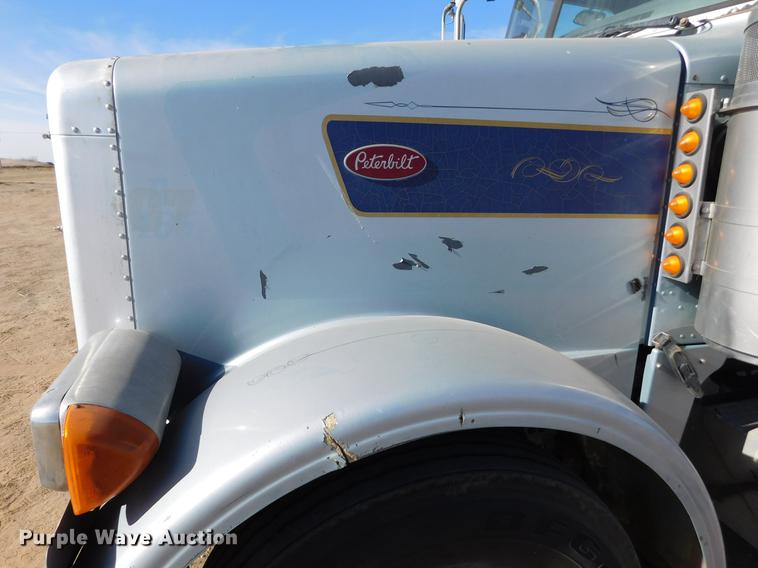 image for item DC8390 2006 Peterbilt 378 semi truck
