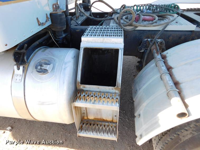 image for item DC8390 2006 Peterbilt 378 semi truck