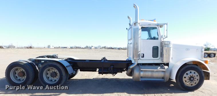 image for item DC8391 2006 Peterbilt 379 semi truck