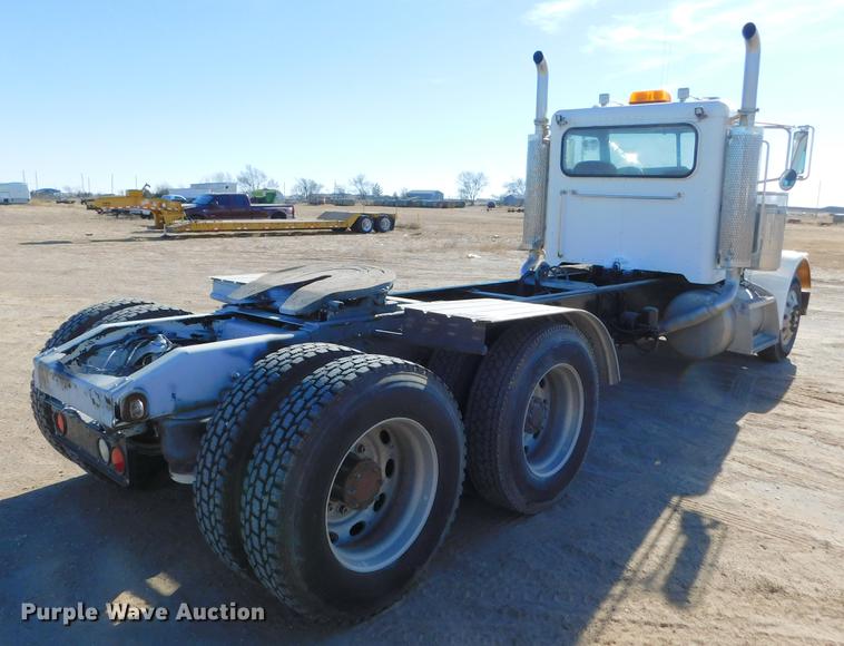 image for item DC8391 2006 Peterbilt 379 semi truck