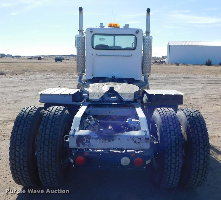 image for item DC8391 2006 Peterbilt 379 semi truck