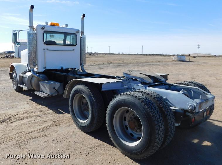 image for item DC8391 2006 Peterbilt 379 semi truck