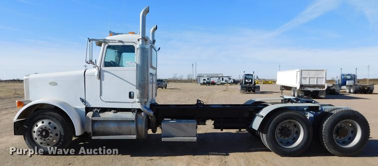 image for item DC8391 2006 Peterbilt 379 semi truck