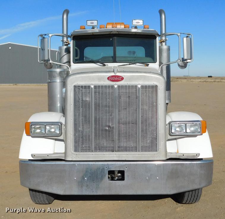 image for item DC8391 2006 Peterbilt 379 semi truck