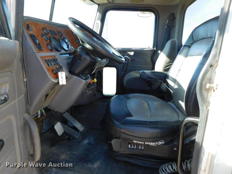 image for item DC8391 2006 Peterbilt 379 semi truck