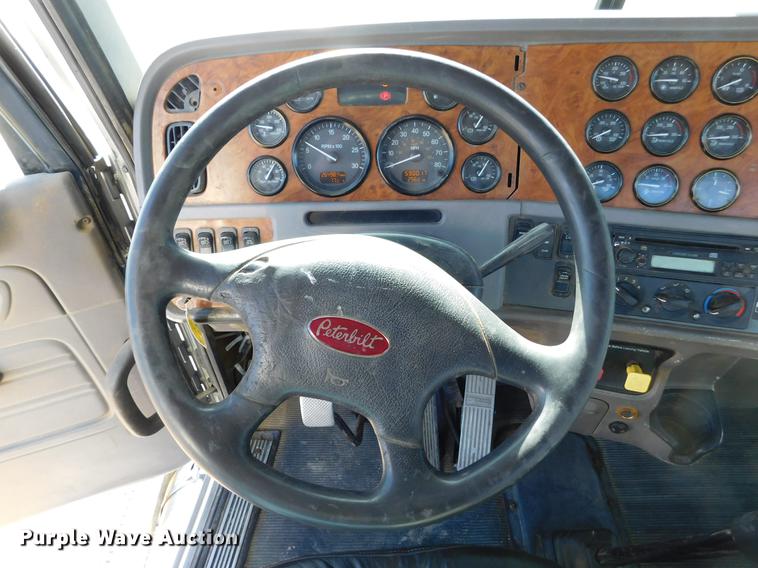 image for item DC8391 2006 Peterbilt 379 semi truck