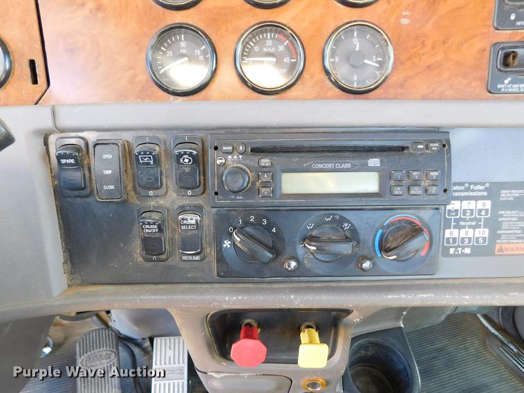 image for item DC8391 2006 Peterbilt 379 semi truck