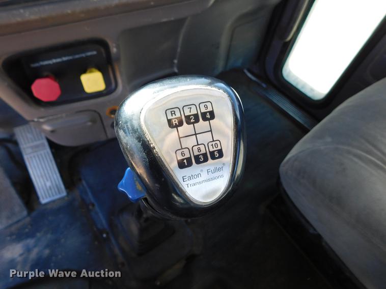 image for item DC8391 2006 Peterbilt 379 semi truck