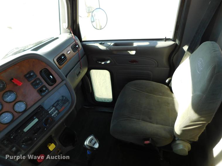 image for item DC8391 2006 Peterbilt 379 semi truck